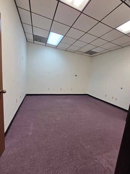 More Photos Of 2210 W Gore Blvd, Lawton Office For Lease
