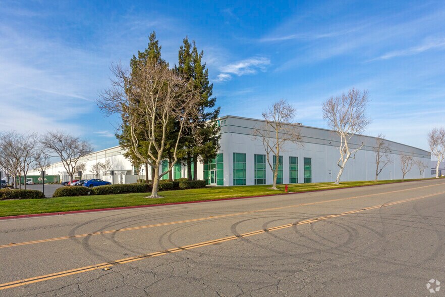 Primary Photo Of 1111 Runway Dr, Stockton Distribution For Lease