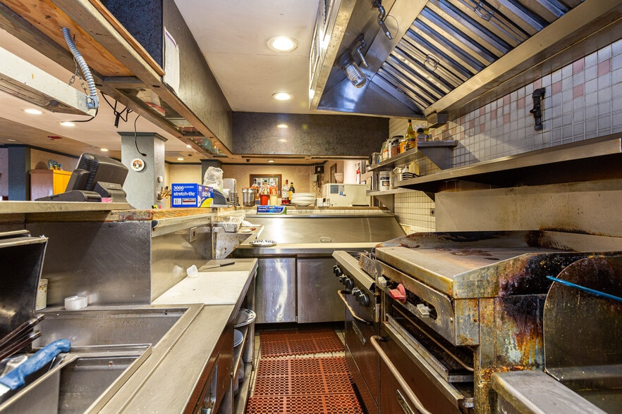 More Photos Of 150 Hegenberger Rd, Oakland Hotel For Sale