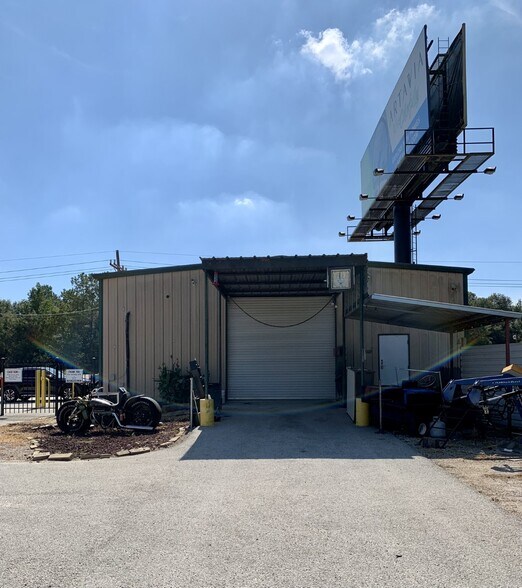 More Photos Of 17111 Highway 242, Conroe Self Storage For Lease