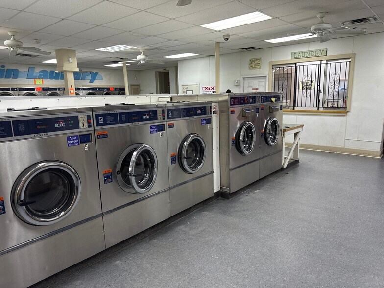 More Photos Of 1422 E 55th St, Kansas City General Retail For Sale