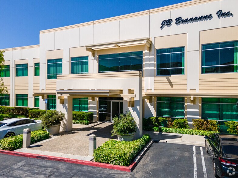 More Photos Of 6 Orchard Rd, Lake Forest Office For Lease