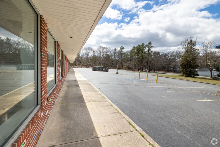 More Photos Of 200-232 Middle Country Rd, Middle Island General Retail For Lease