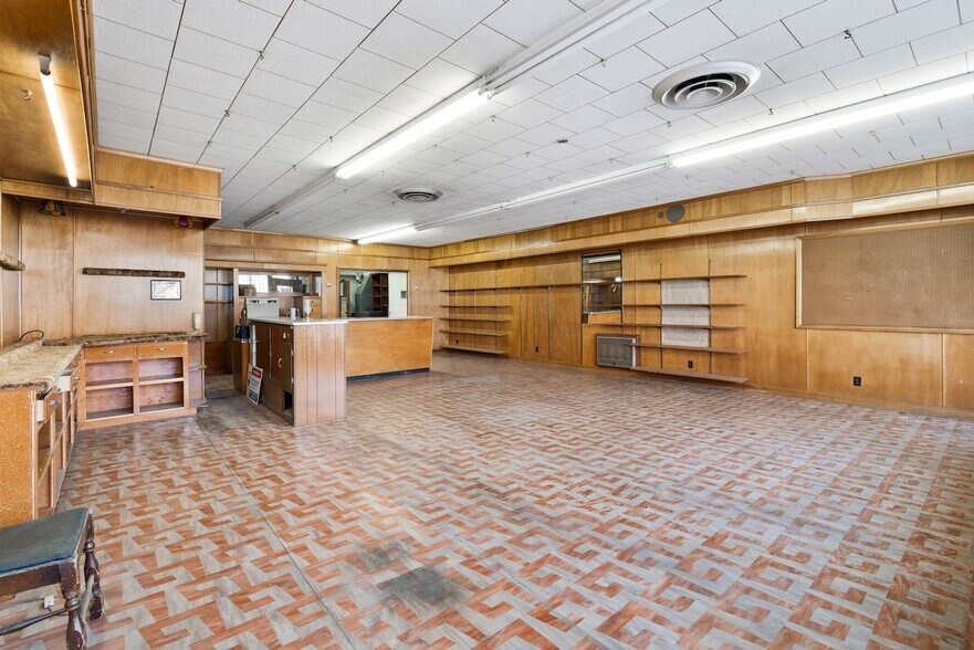 More Photos Of 313 N Main St, Ellensburg General Retail For Sale