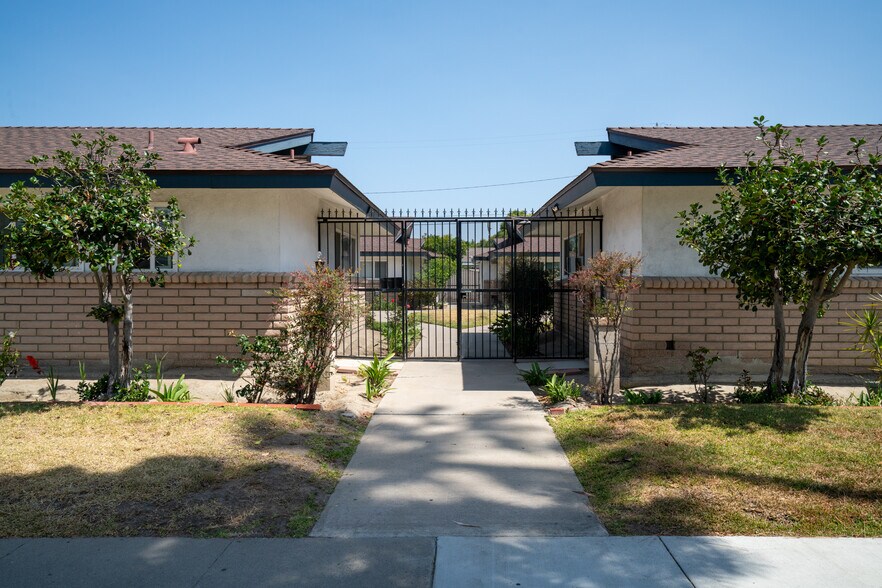 More Photos Of 2127 E Almont Ave, Anaheim Apartments For Sale