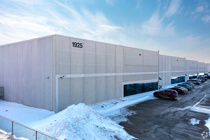 More Photos Of 1925 Williams Pky, Brampton Warehouse For Lease