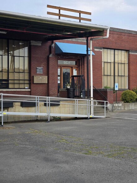 More Photos Of 5015-5025 Colorado Ave S, Seattle Warehouse For Lease