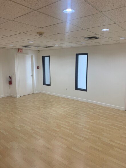 More Photos Of 1549 State St, Sarasota Office For Lease