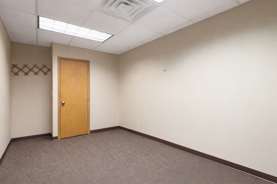 More Photos Of 125 W Exchange Pl, Kalamazoo Medical For Lease