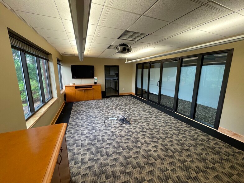 More Photos Of 12 Interchange Blvd, Greenville Office For Lease