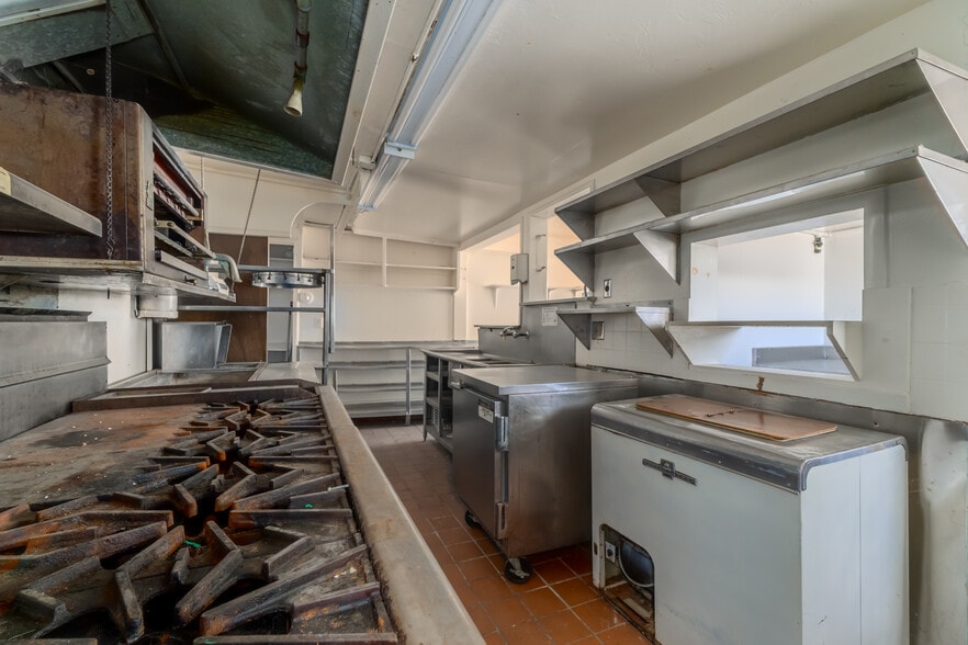 More Photos Of 2509 Lakeshore Blvd, Lakeport Restaurant For Sale