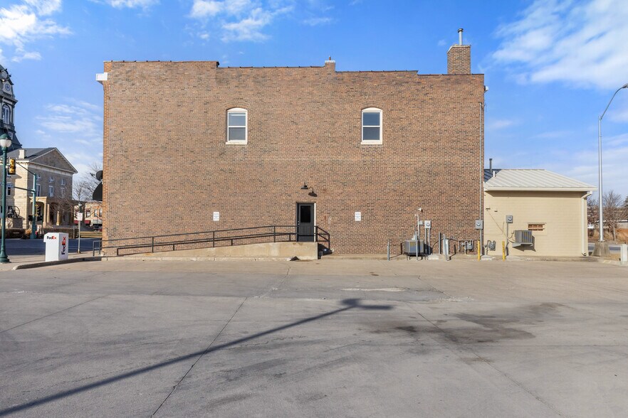 More Photos Of 101 E Jefferson St, Winterset Office For Sale