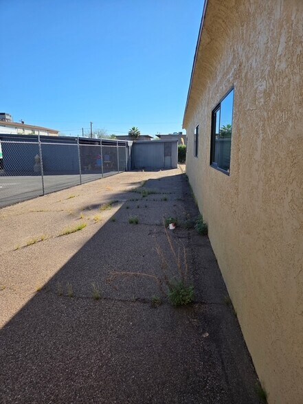 More Photos Of 1026 N Columbus Blvd, Tucson Light Manufacturing For Sale