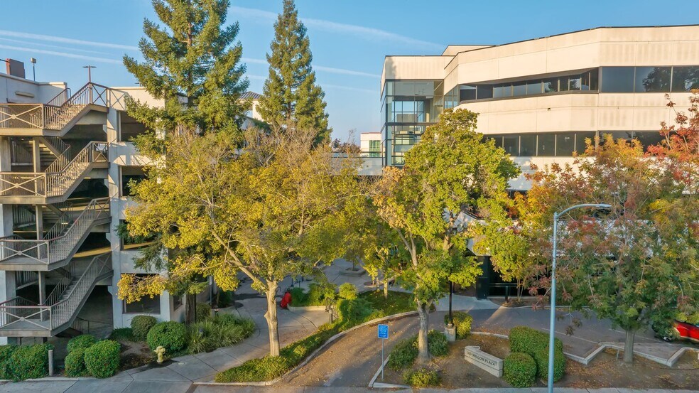 More Photos Of 100 Willow Plz, Visalia Medical For Sale