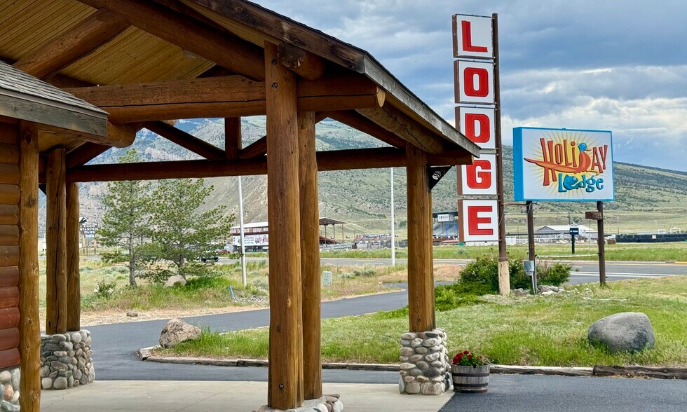 More Photos Of 244 W Yellowstone Ave, Cody Hotel For Sale