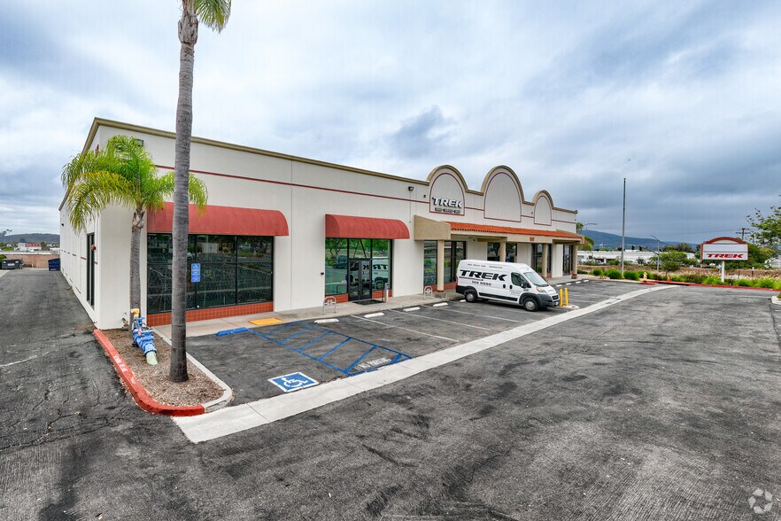 More Photos Of 1617 Capalina Rd, San Marcos Showroom For Lease