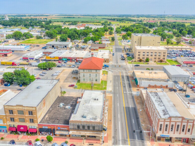 More Photos Of 406-408 W Chickasha Ave, Chickasha General Retail For Sale