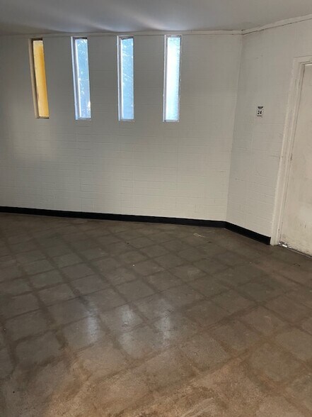 More Photos Of 1601 E Madison St, Phoenix Manufacturing For Lease