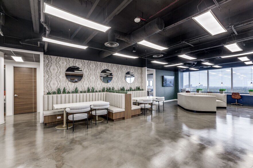 More Photos Of 24 Greenway Plz, Houston Office For Lease