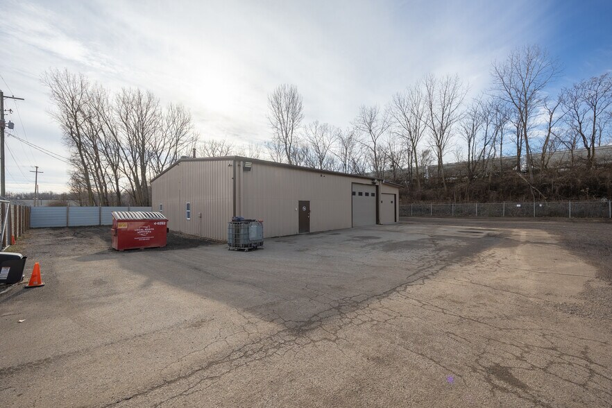 More Photos Of 1245 Memory Ln, Columbus Warehouse For Lease