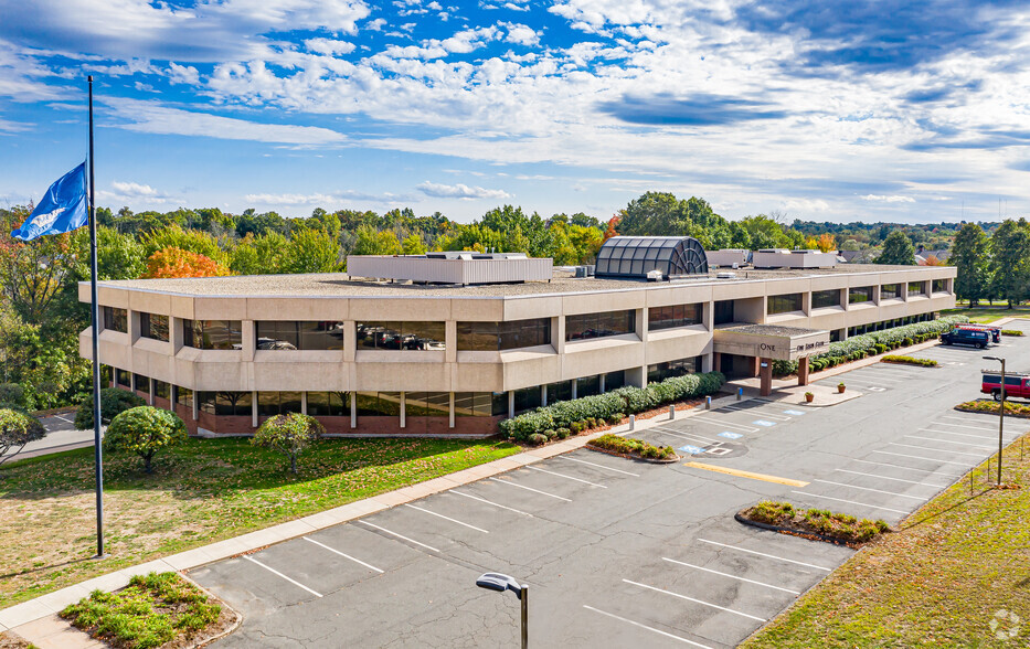 Primary Photo Of 1 Farm Glen Blvd, Farmington Medical For Lease