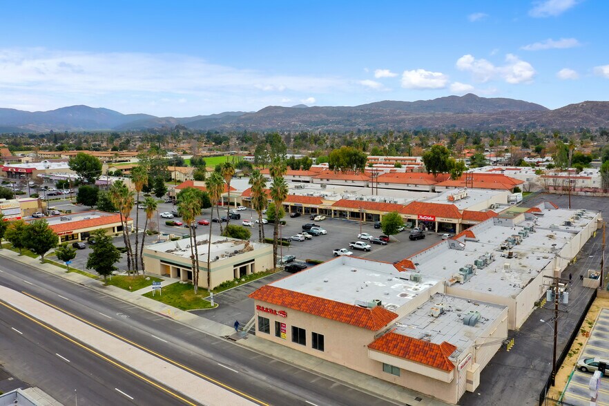 More Photos Of 1995-2095 E Florida Ave, Hemet Storefront For Sale