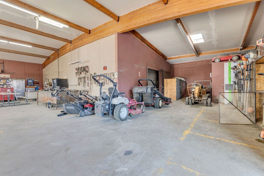 More Photos Of 81500 Industrial Pl, Indio Warehouse For Sale