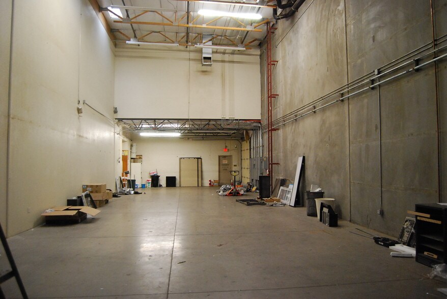 More Photos Of 15250 N Hayden Rd, Scottsdale Showroom For Sale