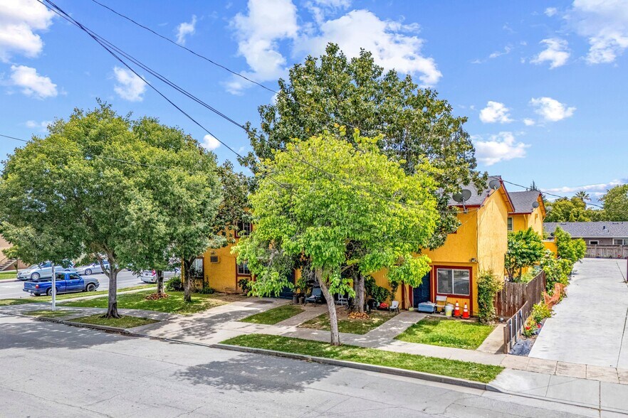 Primary Photo Of 7191 Eigleberry St, Gilroy Apartments For Sale