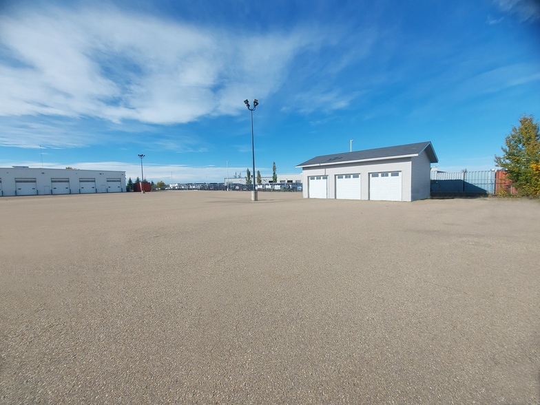 More Photos Of 342 Laura Ave, Red Deer County Auto Repair For Sale