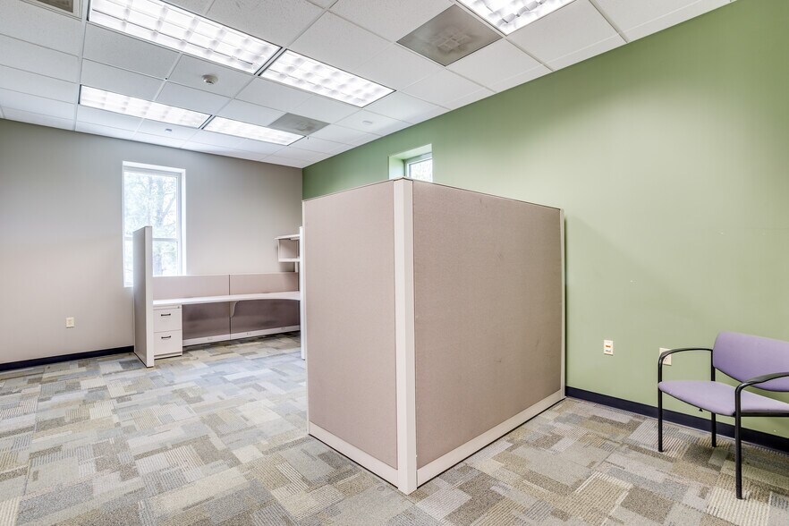 More Photos Of 500 W 1 St Ave, Hutchinson Office For Sale