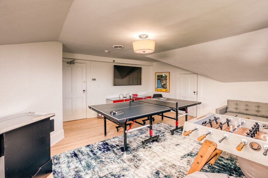 More Photos Of 2 Kemble St, Lenox Hotel For Sale