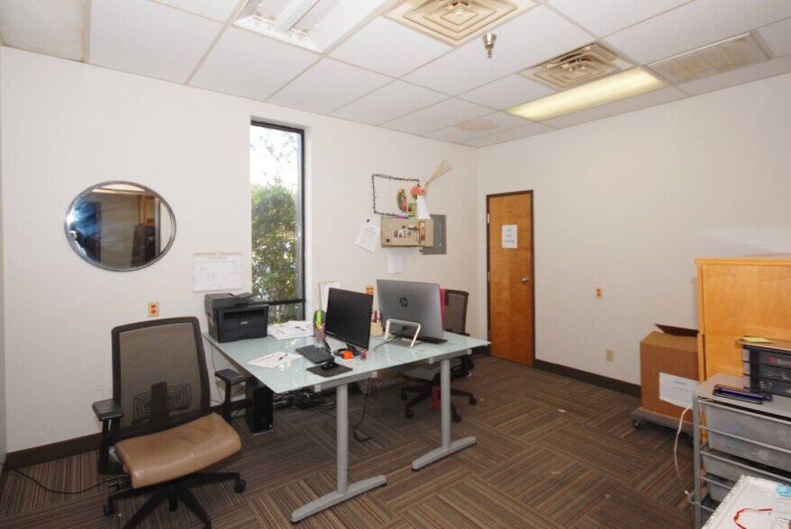 More Photos Of 1410 Vinylex Dr, Carrollton Manufacturing For Lease