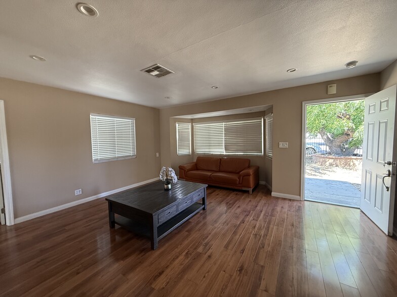 More Photos Of 12422 Bromwich St, Pacoima Land For Lease