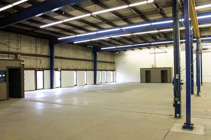 More Photos Of 1906 4th St, Leduc County Light Distribution For Lease