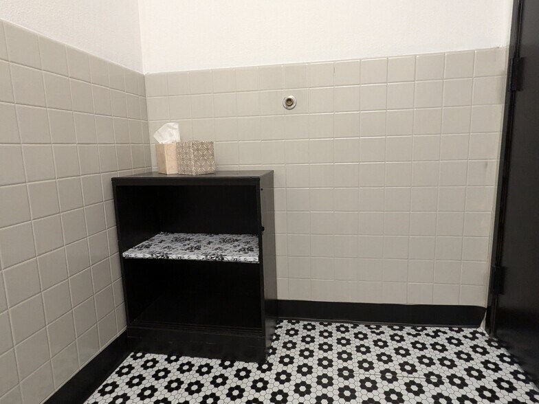 More Photos Of 3827 E Sunset Rd, Las Vegas Unknown For Lease