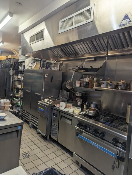 More Photos Of 341-343 W Broadway, New York Storefront Retail Office For Lease
