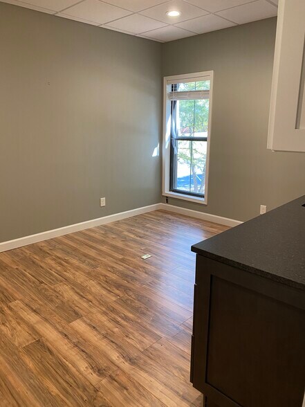 More Photos Of 4444 N Belleview Ave, Kansas City Unknown For Lease