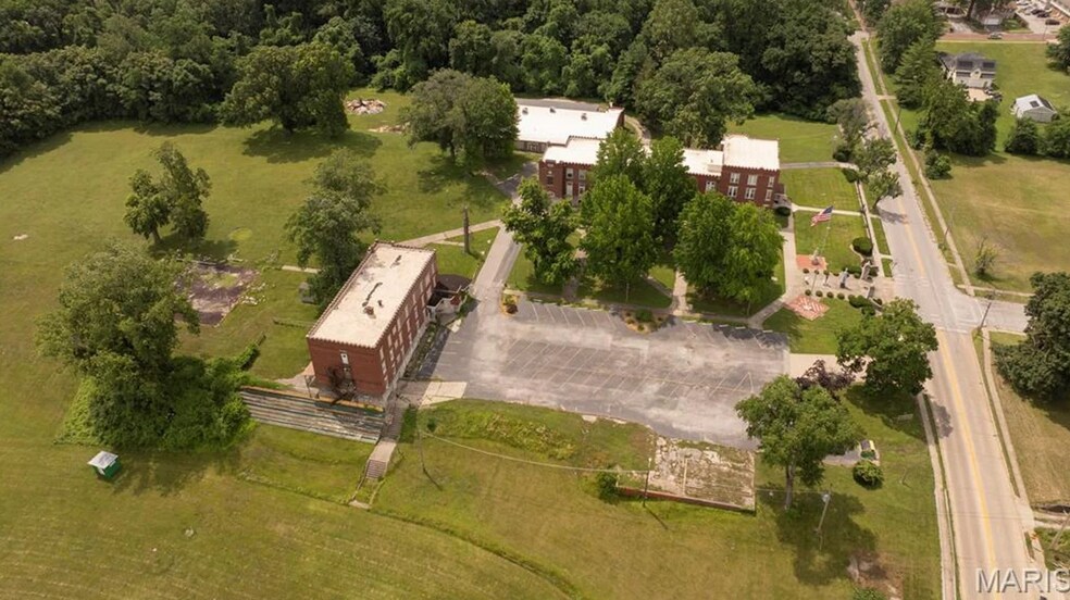 More Photos Of 2009 Seminary Rd, Alton Schools For Sale