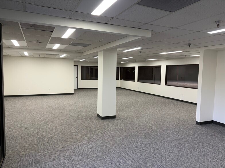 More Photos Of 2820-2834 La Mirada Dr, Vista Manufacturing For Lease