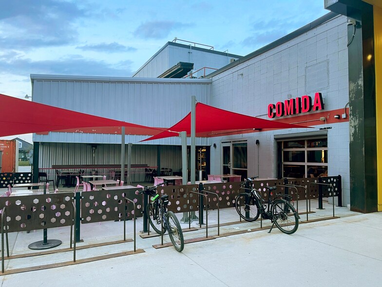 More Photos Of 2501 Dallas St, Aurora General Retail For Lease