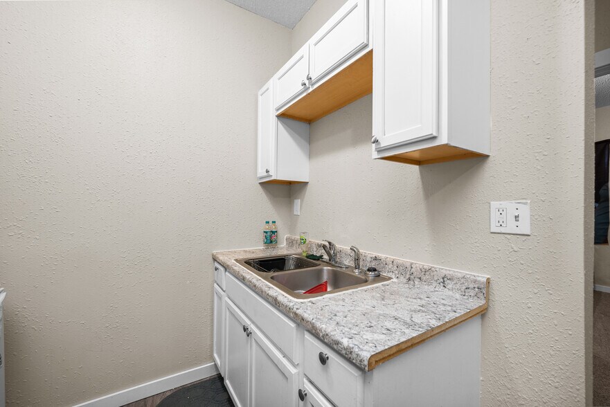 More Photos Of 2734 Bridge Ave, Davenport Multifamily For Sale