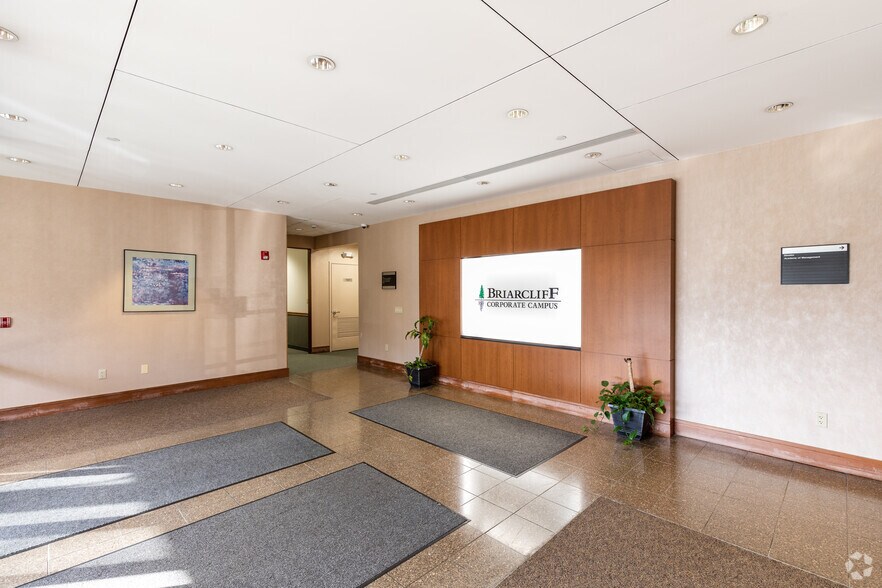 More Photos Of 585 Pleasantville Rd, Briarcliff Manor Village Office For Lease