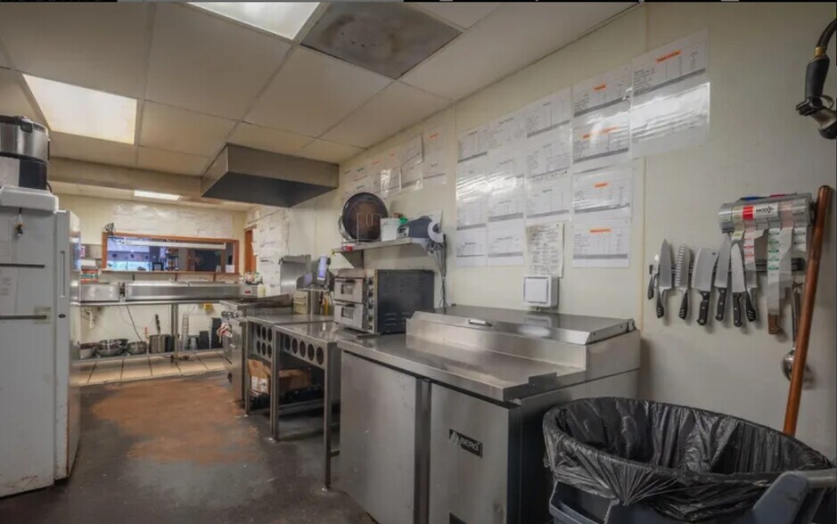 More Photos Of 1107 Cherokee Ave, Seneca Restaurant For Sale