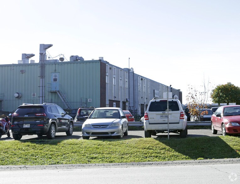Primary Photo Of 1001 Boul Roland-Godard, Saint-Jérôme Warehouse For Lease