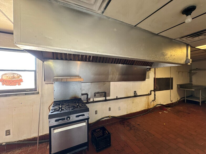 More Photos Of 520 W Broadway, Seminole Flex For Sale