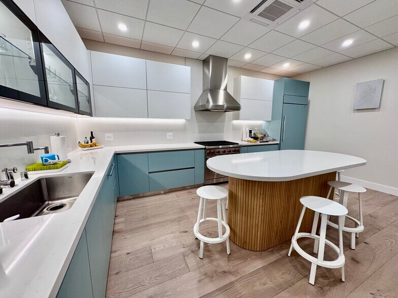 More Photos Of 1088 Independence Ave, Mountain View Warehouse For Sale