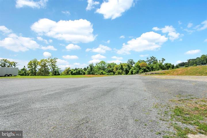 More Photos Of 57 W Shortcut Rd, Newport Showroom For Sale