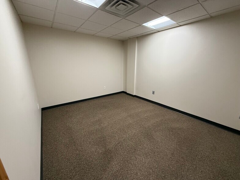 More Photos Of 6931 S Yosemite St, Englewood Office For Sale