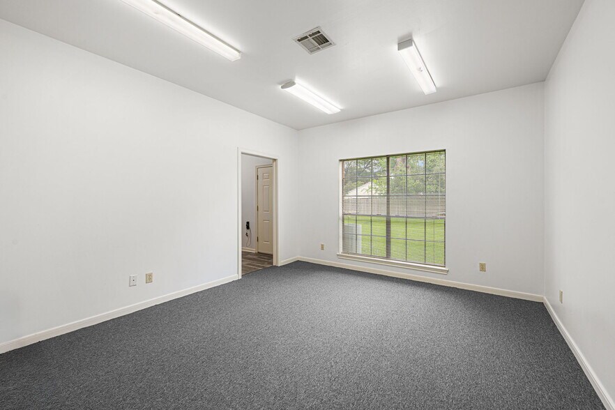 More Photos Of 1350 Avenue D, Katy Office For Sale